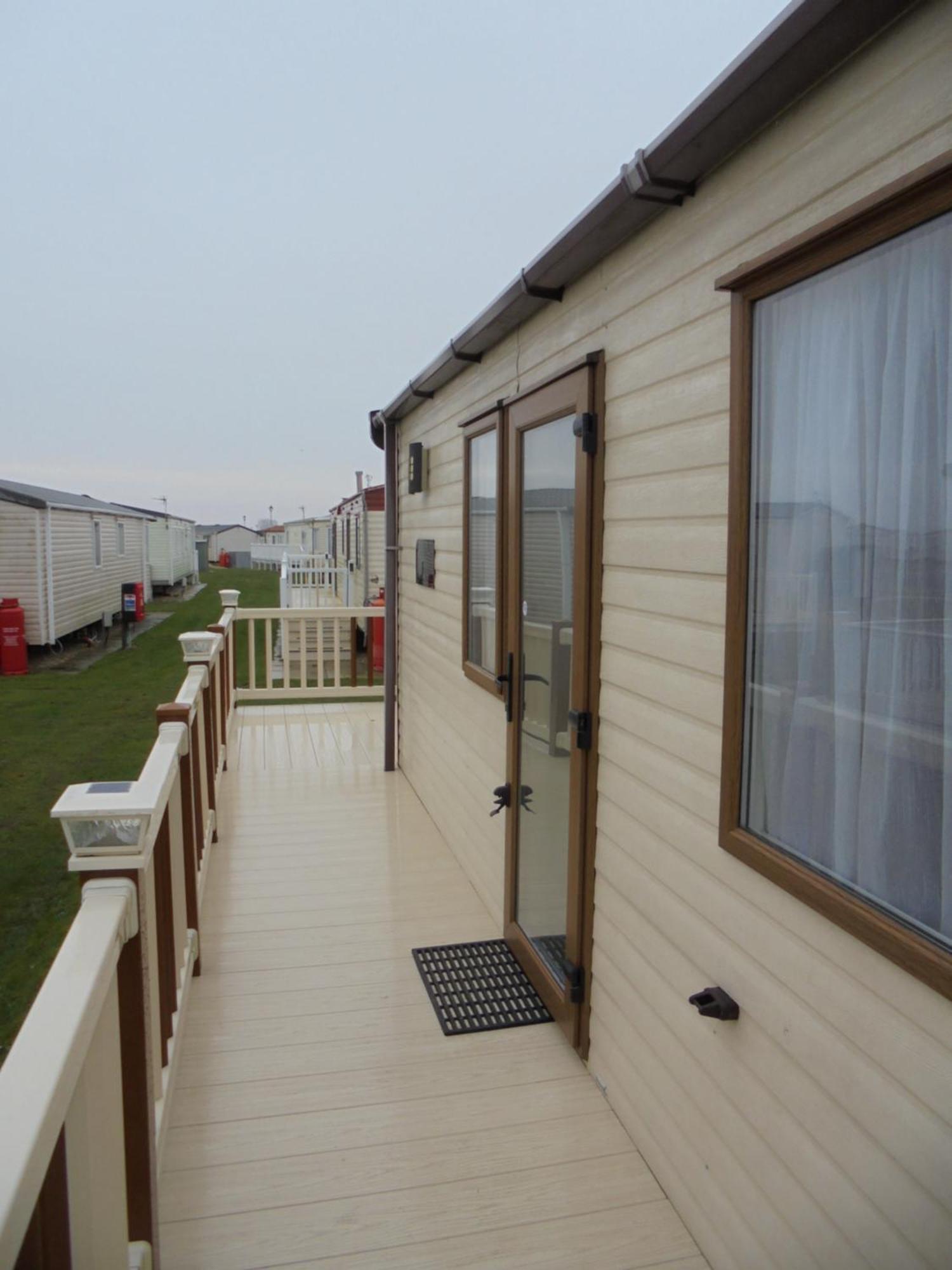The Grange Ingoldmells: Elan 6 Berth, Central Heated, Wrap Around Decking Exterior photo
