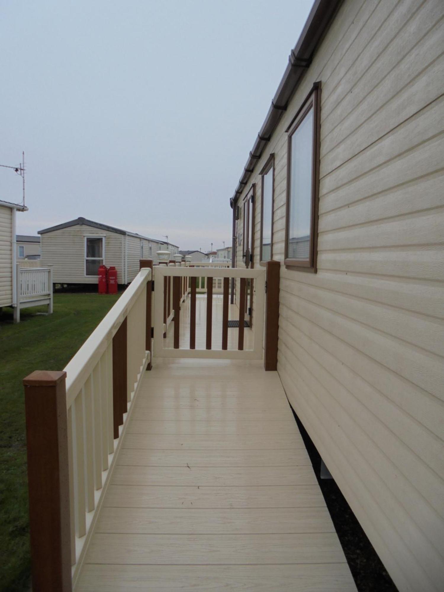 The Grange Ingoldmells: Elan 6 Berth, Central Heated, Wrap Around Decking Exterior photo